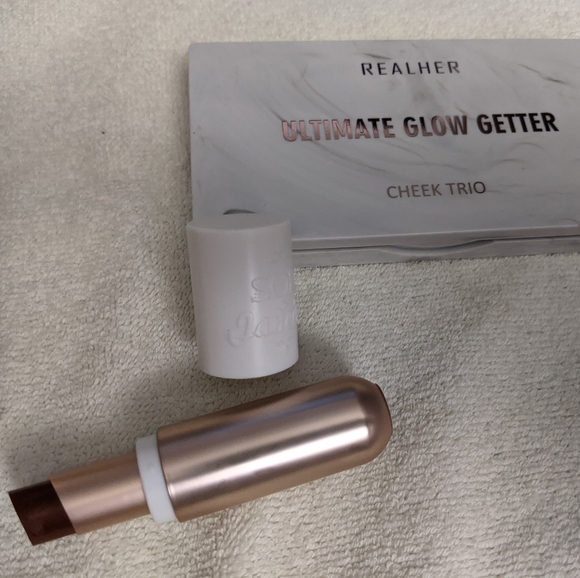 Premium Make-up Bundle - Picture 4 of 4